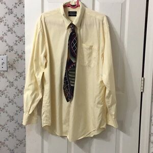 Nautica men’s large dress shirt 100% cotton. Buttoned cuffed sleeves.